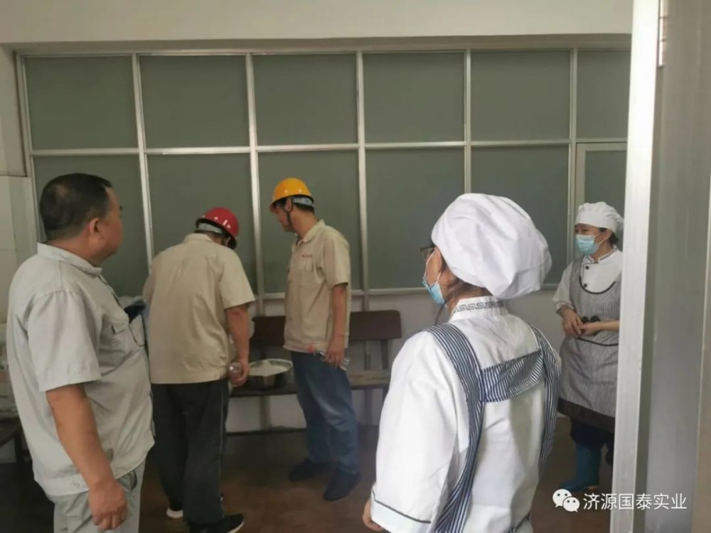 集團(tuán)公司對(duì)我公司冰糕生產(chǎn)制作現(xiàn)場(chǎng)進(jìn)行專(zhuān)項(xiàng)檢查